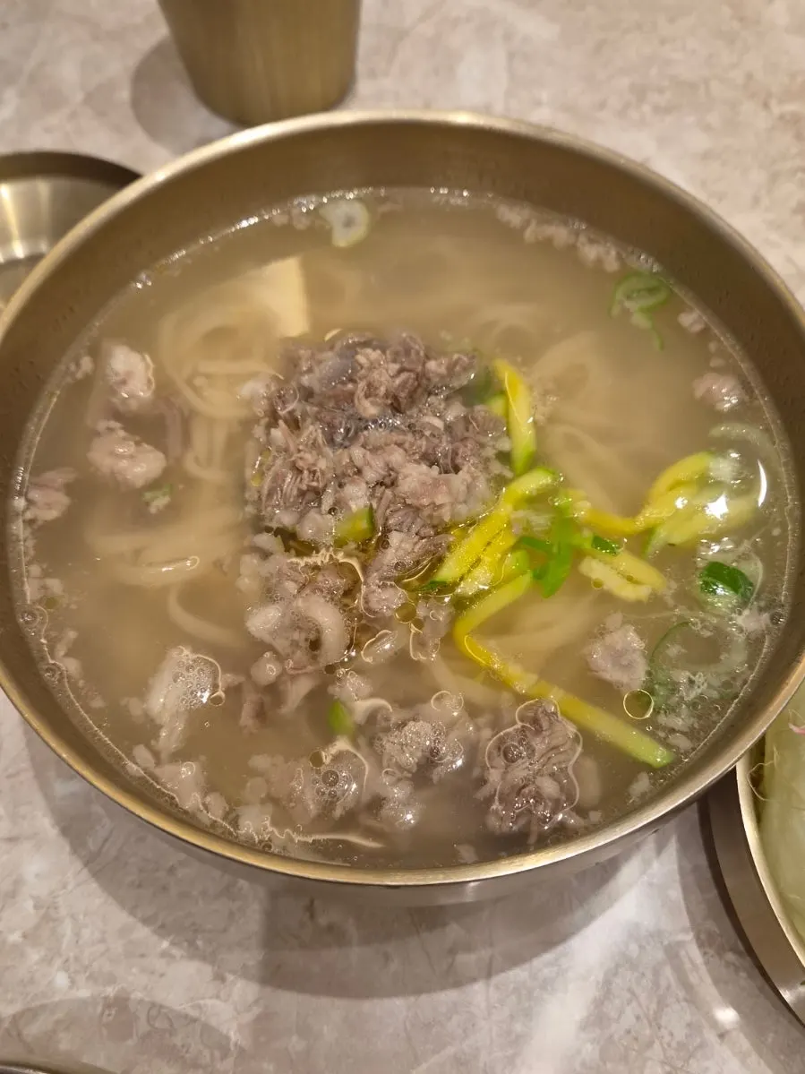 장터국밥 느낌의 한티옥 국밥