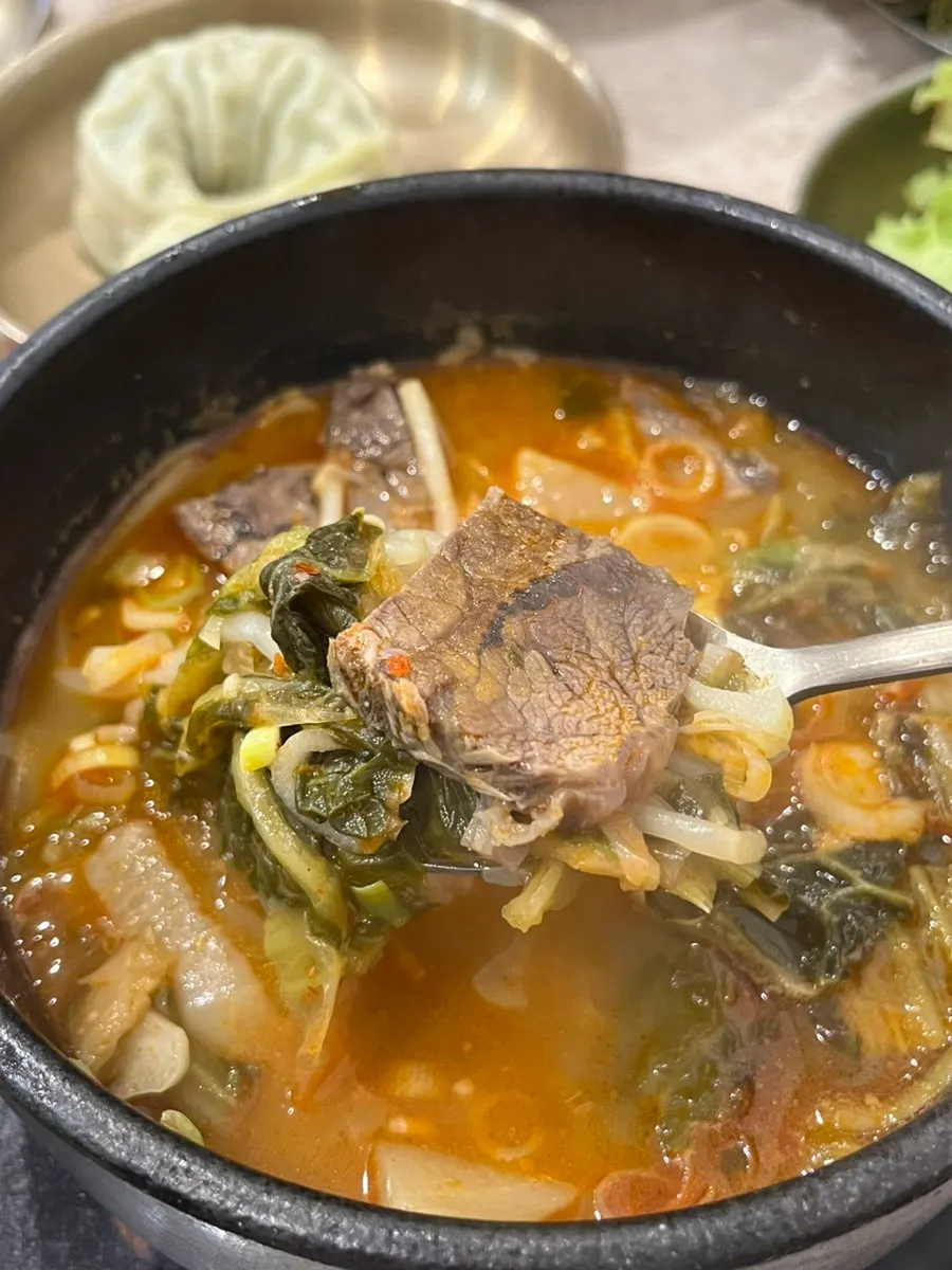 면을 건져 올린 안동국시 한 그릇