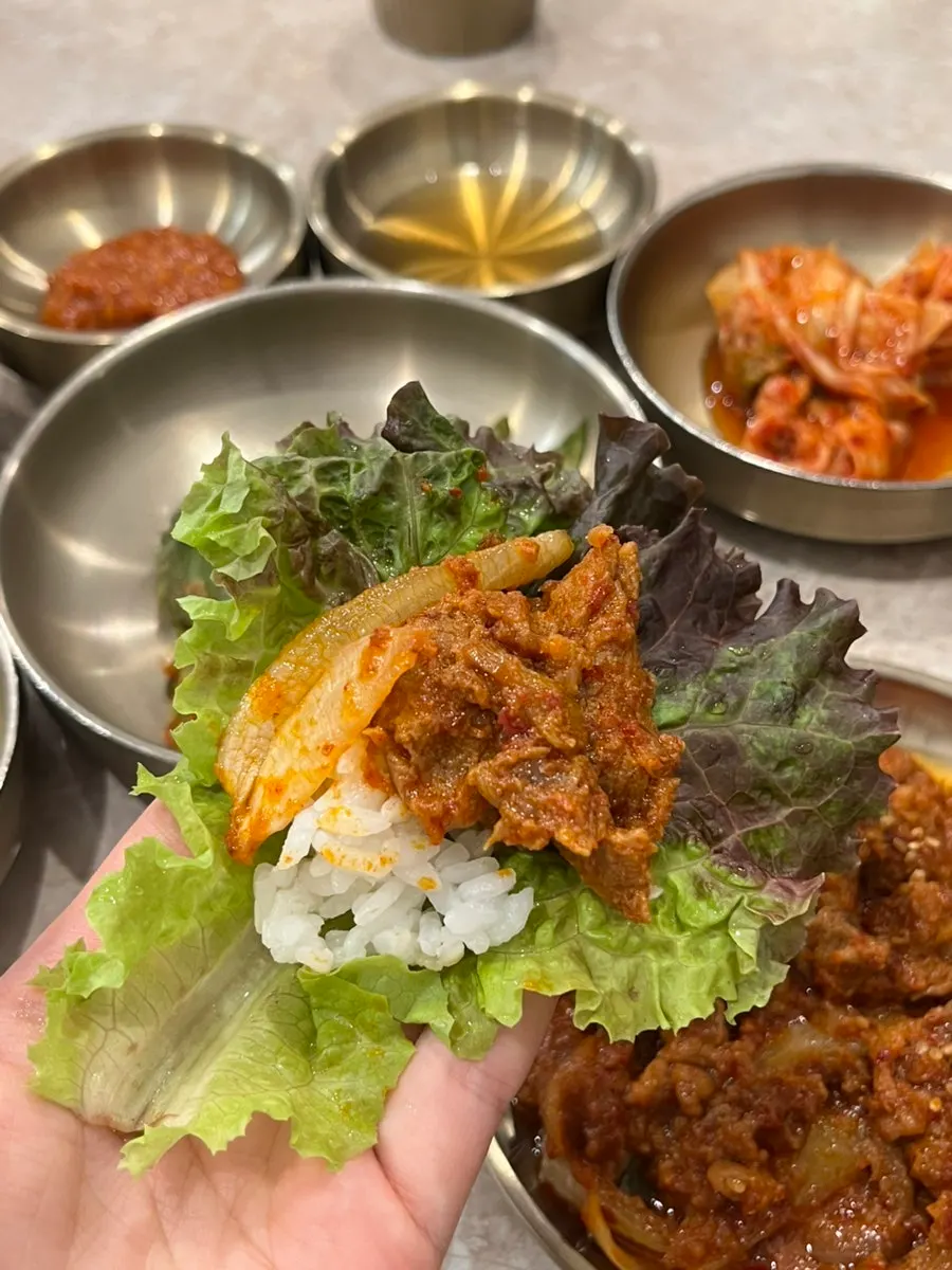 양념이 잘 배인 미니 제육 한 접시