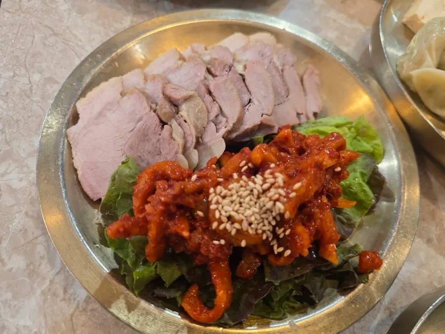 Thick-cut bossam meat and radish kimchi at Hantiok