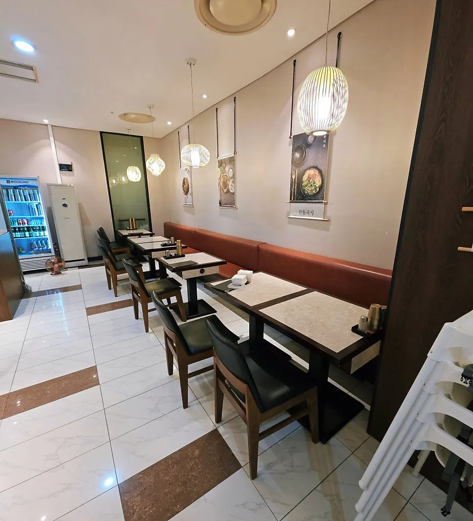 Hantiok dining hall with generously spaced tables