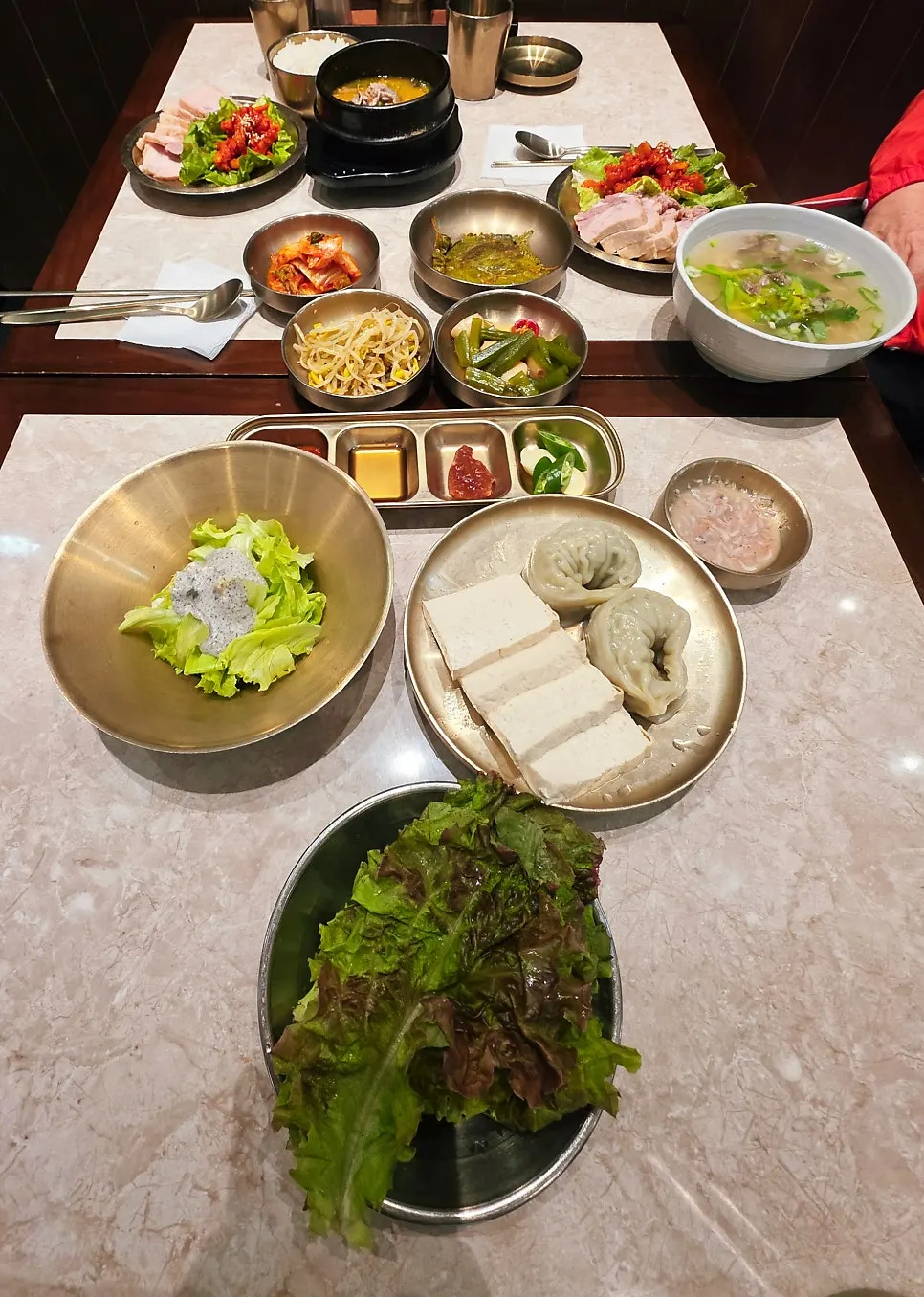 Table setting for the Hantiok bossam set for two