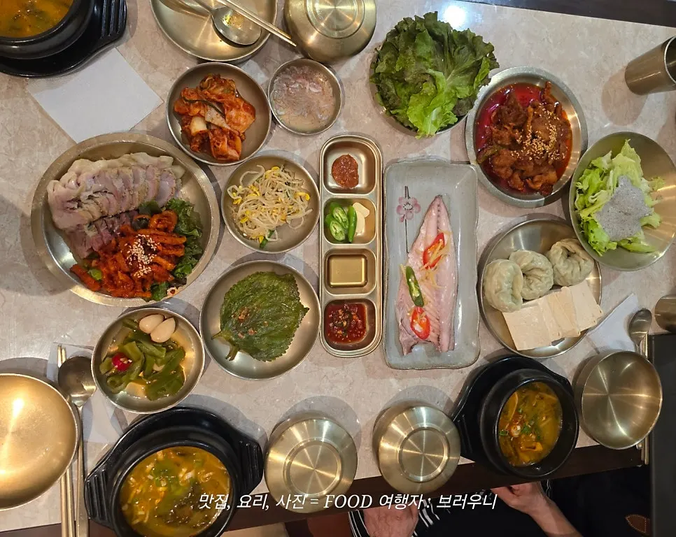 Bossam and side dishes laid out for the 3-person set