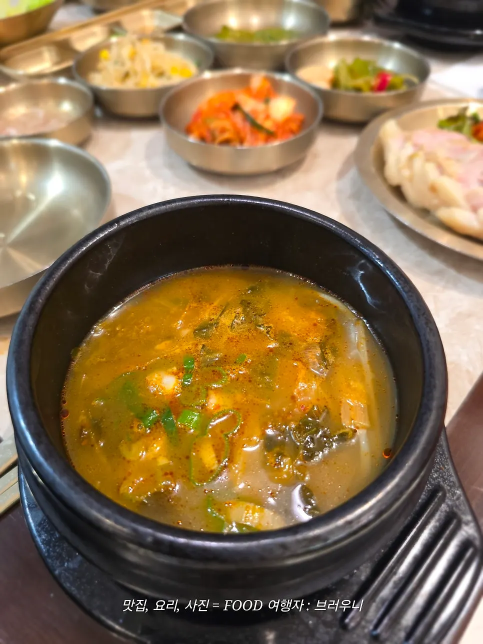 Individual bowls of gukbap served alongside the set