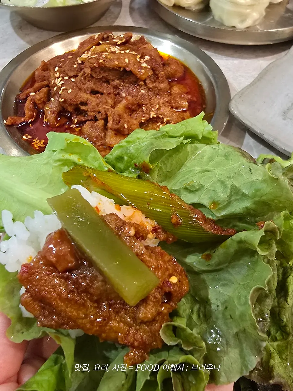 Picking up a piece of jeyuk bokkeum