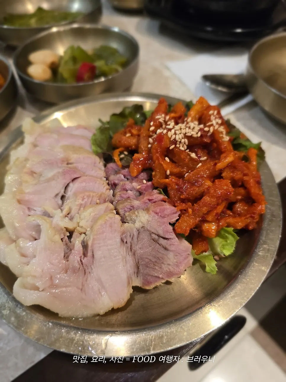 Table laid out with the Hantiok meal