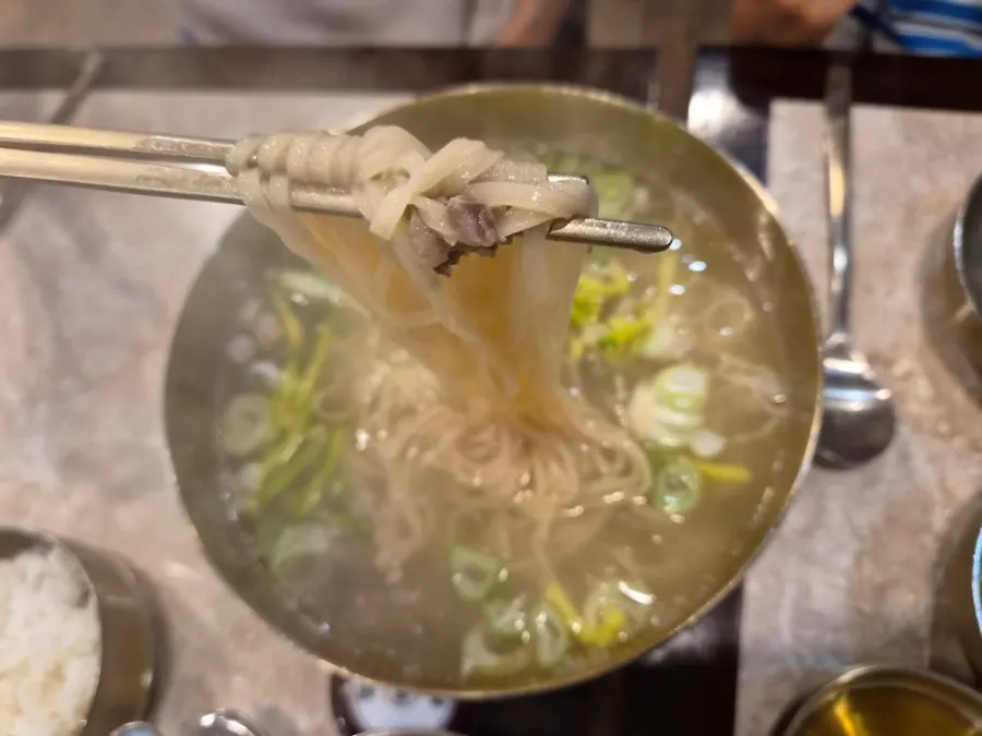 한티옥 평촌점 안동국시·안동국밥 세트 한 상