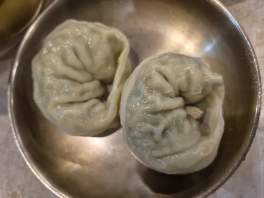 진한 사골국물의 안동국밥 근접