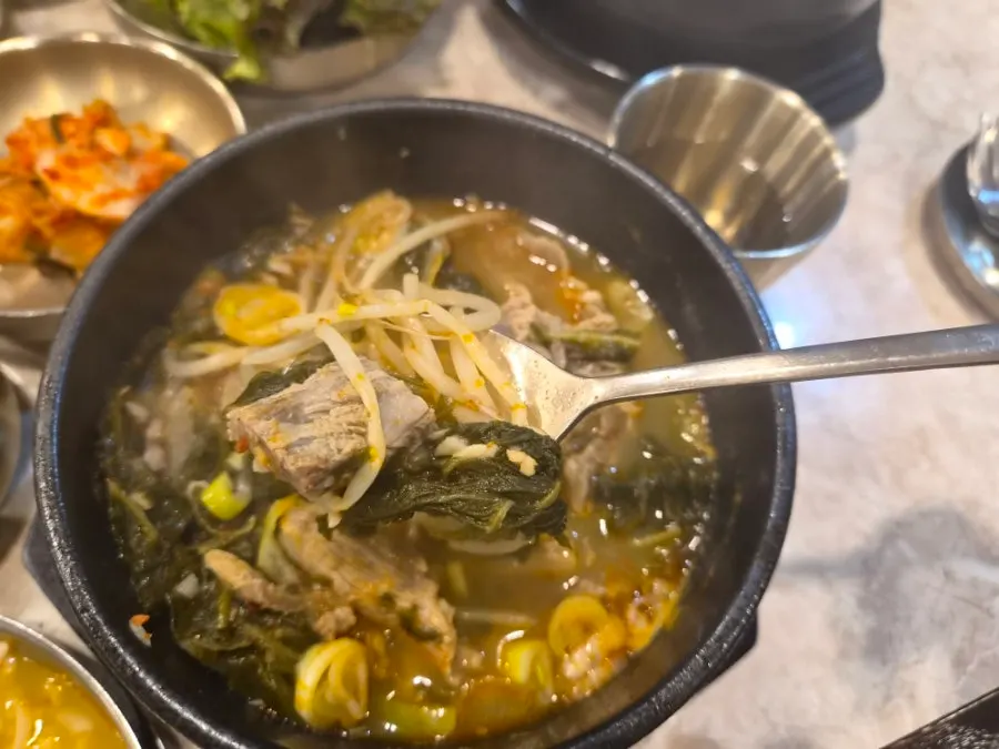 매콤 담백한 한티옥 제육볶음