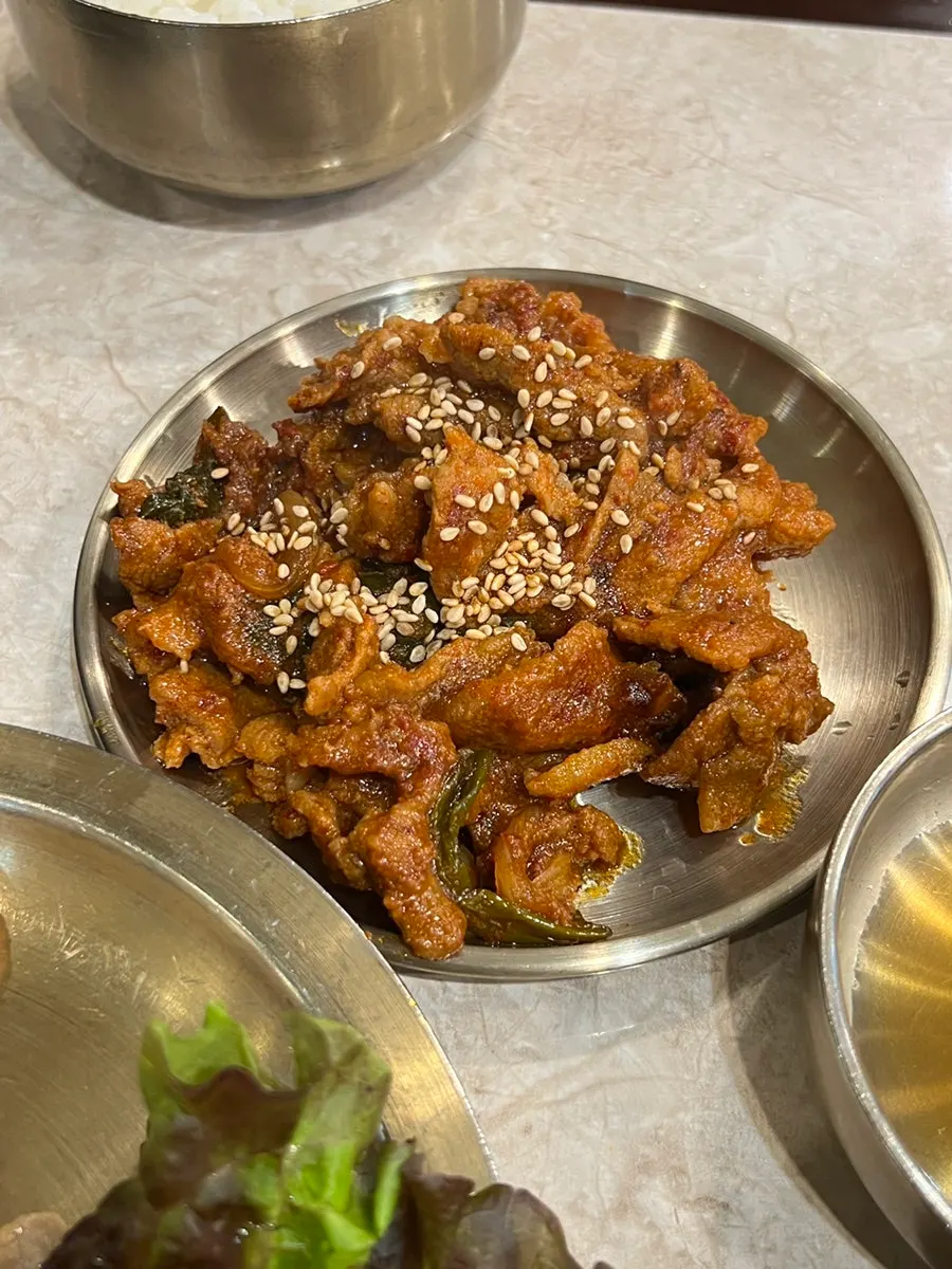 Mixing rice into the ugeoji-filled gukbap