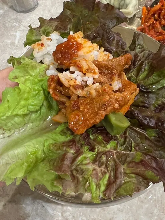 Jeyuk (spicy stir-fried pork) served with the beef ugeoji gukbap set