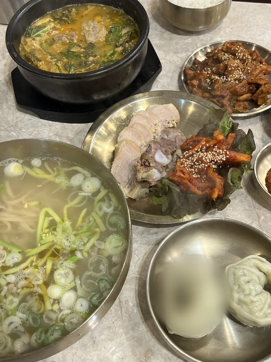 Table at Hantiok Pyeongchon Branch after finishing the meal