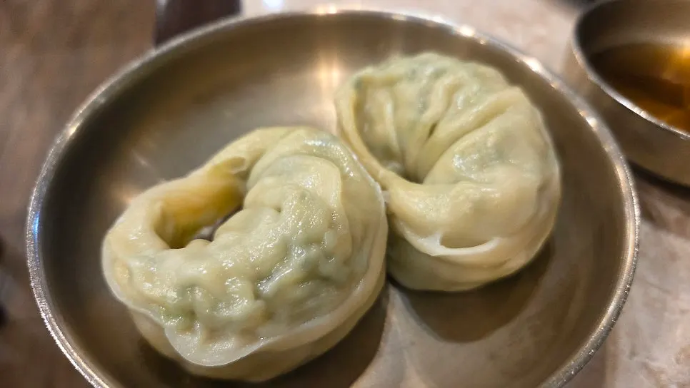 밥을 말아 먹는 한우 우거지 국밥