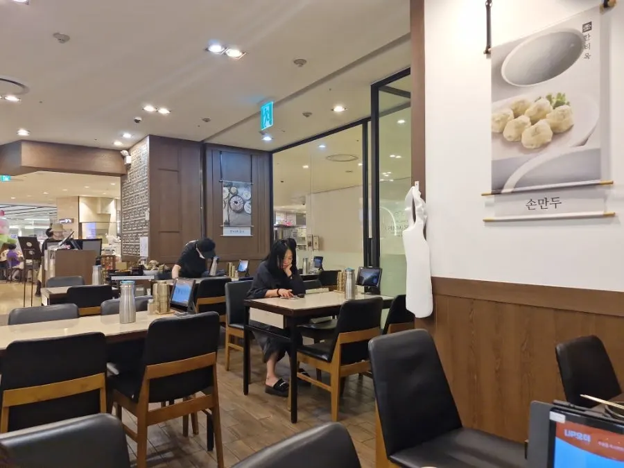 한티옥 평촌점 입구 주변 모습