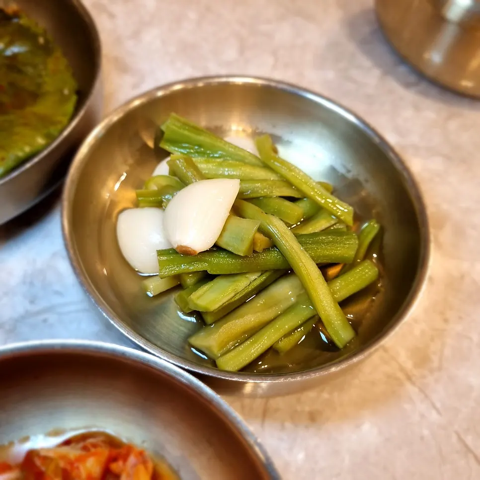 Side dishes that came with Hantiok's set menu