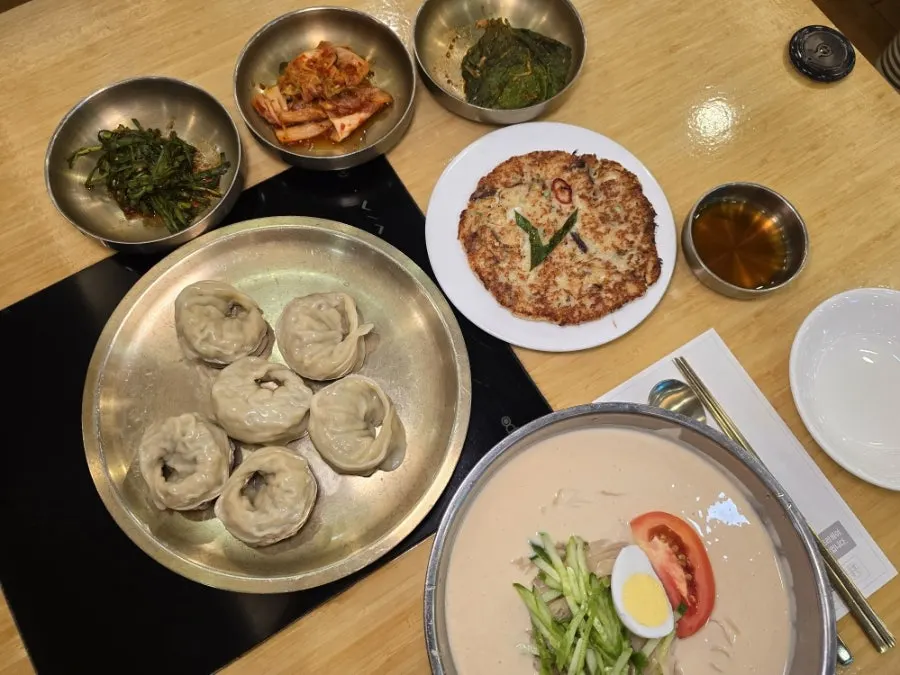 식사를 마친 한티옥 테이블 전경