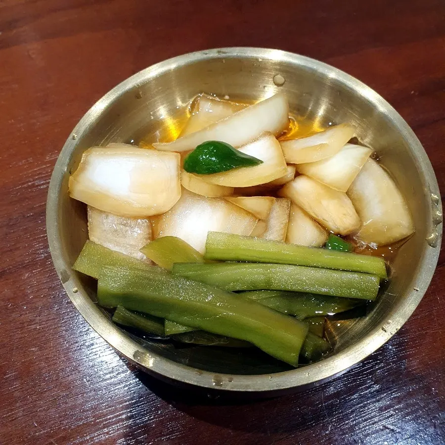 エゴマの葉の漬物などハンティオクのおかず
