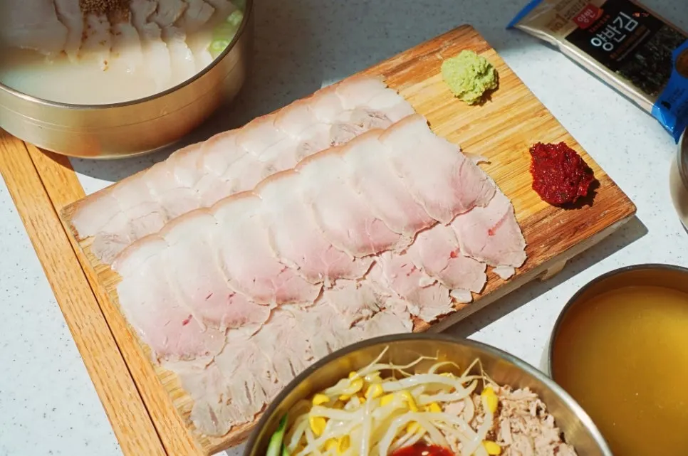 한담국수 돔베고기 수육 접시
