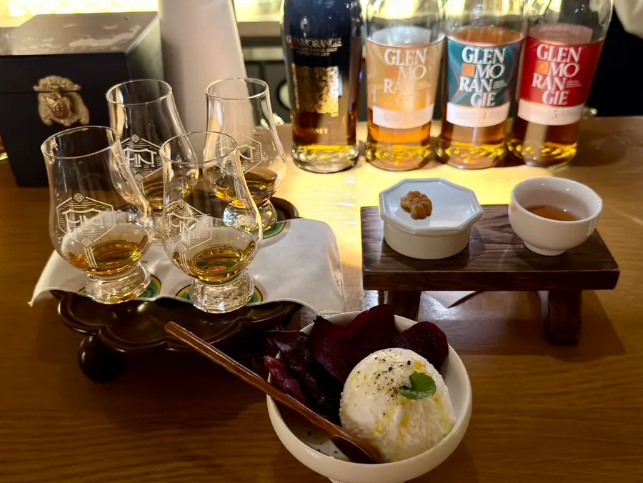 Table with whisky glasses for the Glenmorangie Tour