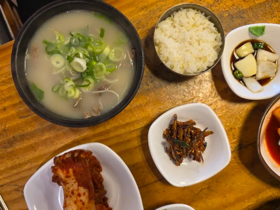 Close-up of scooping the broth from the yangtang