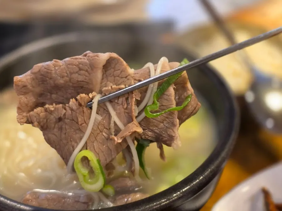 Teuk-seolleongtang loaded with brisket