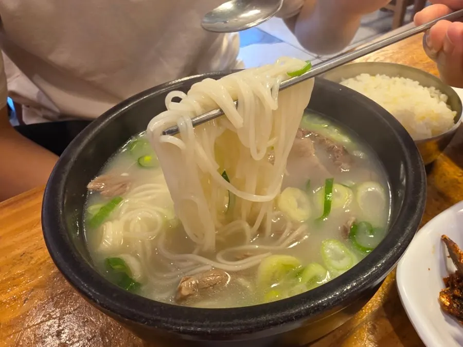 Double portion of noodles in the teuk-seolleongtang