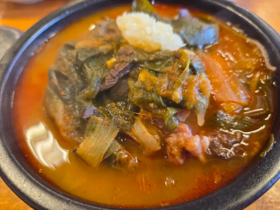A bowl of Hanwoojang's special ttaro-gukbap with sundaeguk
