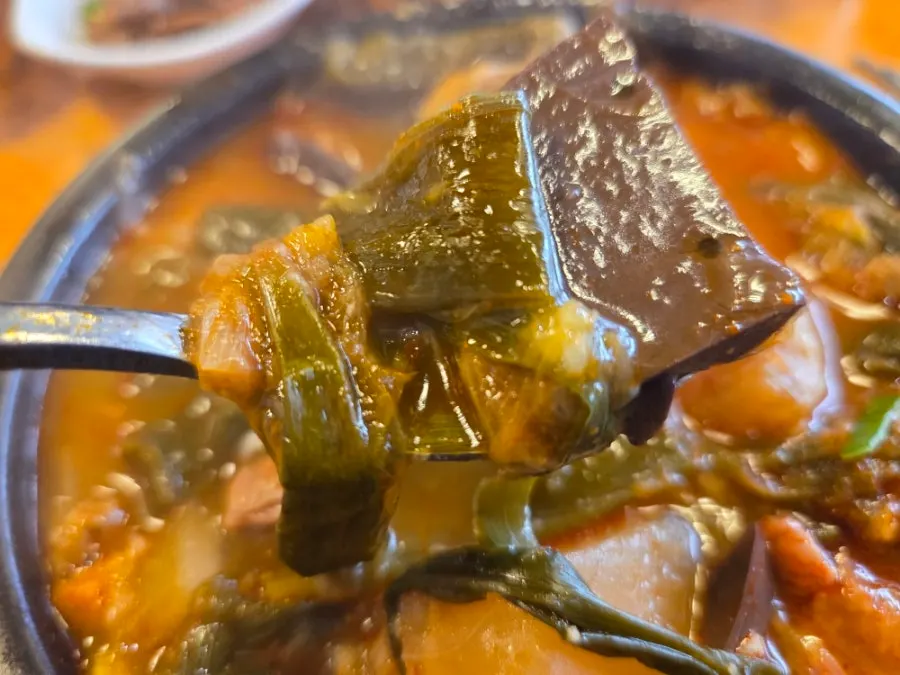 Close-up of the broth in the sundae-filled ttaro-gukbap
