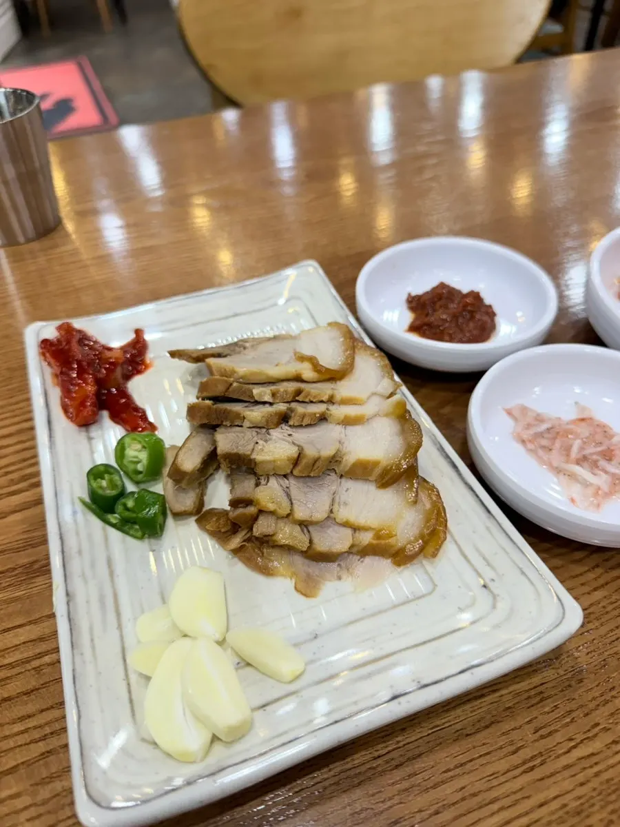 촉촉한 미니수육 접시