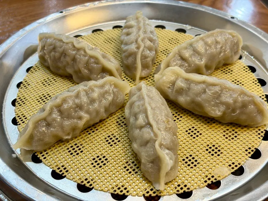 Six pieces of galbi mandu for 6,900 won