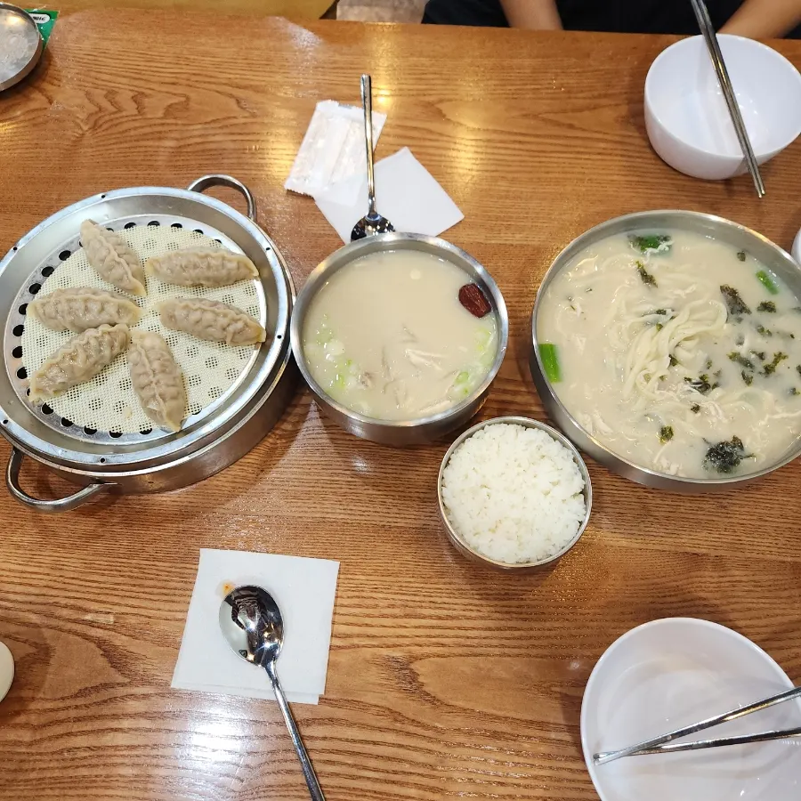 A bowl of chicken kalguksu at Hanyang Dak Kalguksu