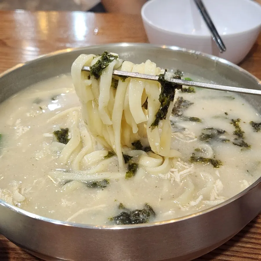 Dak kalguksu topped with gim garnish