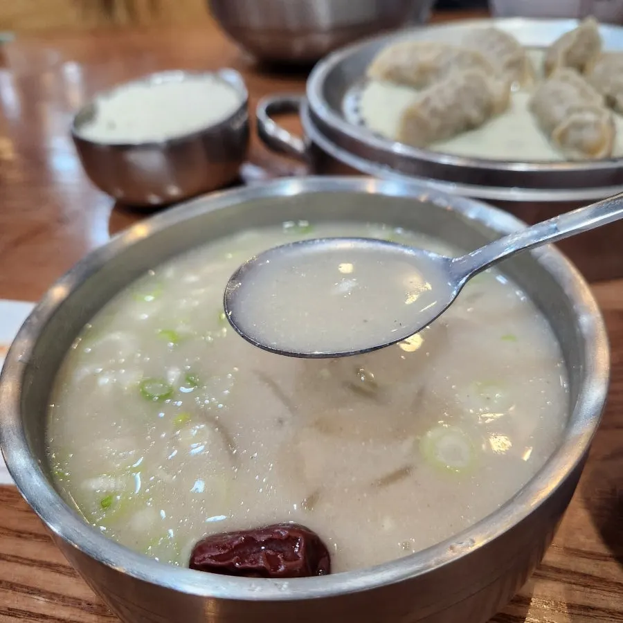 Mandu paired with dak gomtang broth