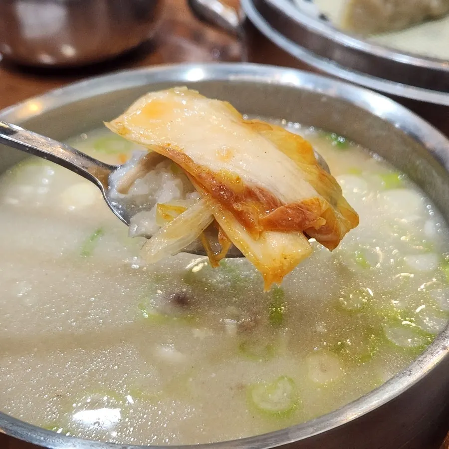 Fresh geotjeori kimchi placed on top of dak gomtang
