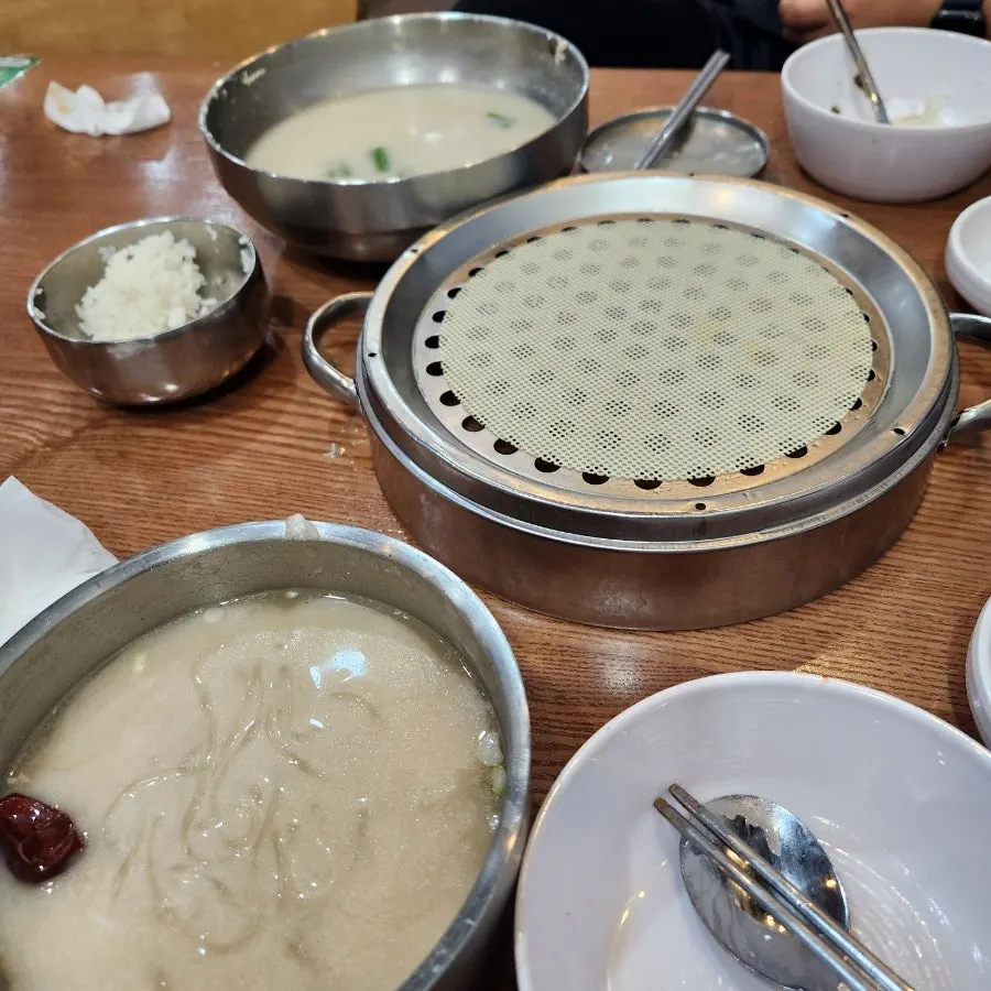 Emptied bowls of dak kalguksu and dak gomtang