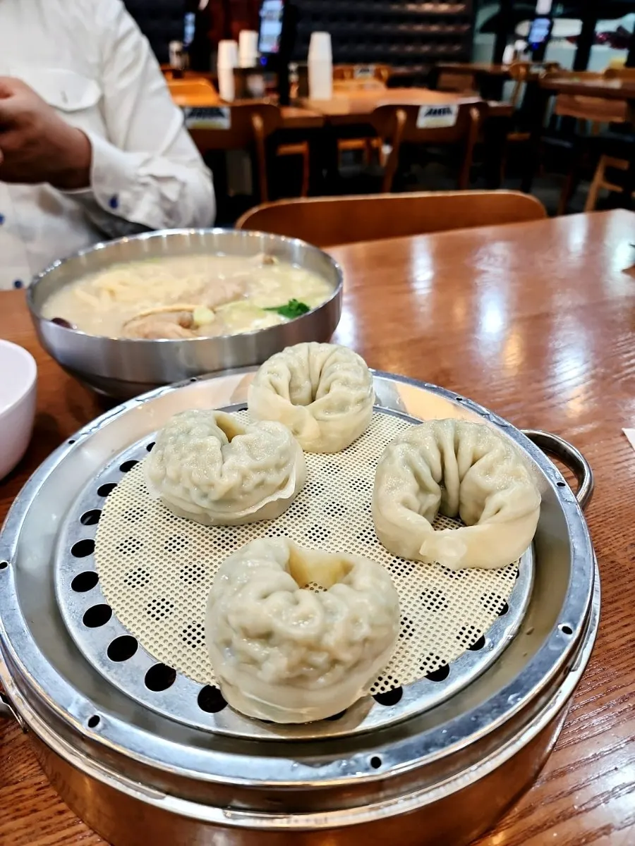 A large meat wang mandu