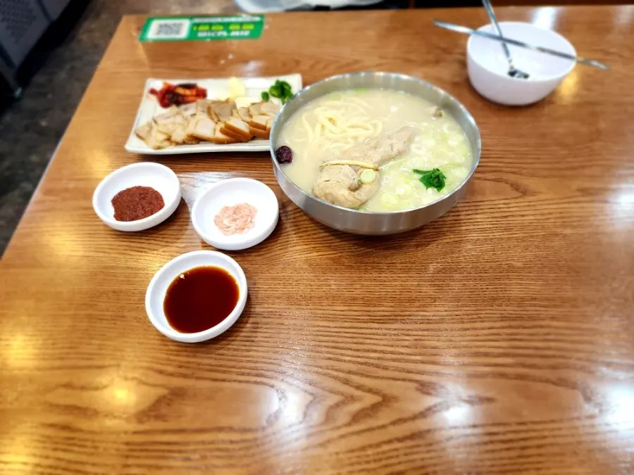 A bowl of dak kalguksu emptied down to the broth