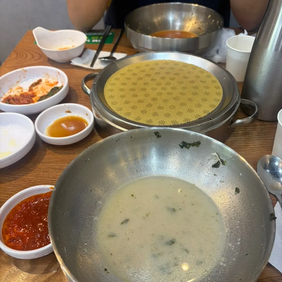 다 비운 닭칼국수와 냉면 그릇