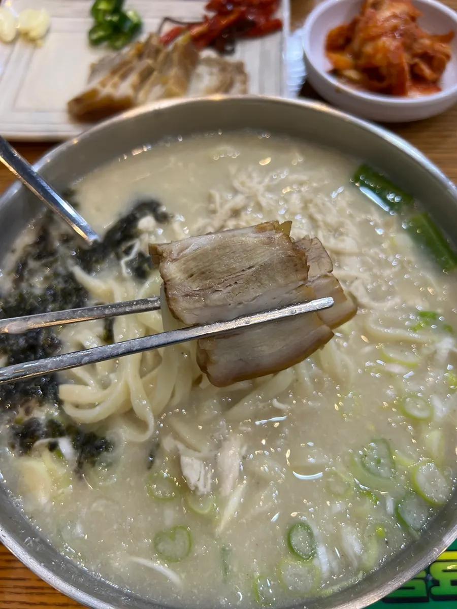 칼국수에 얹기 좋은 크기의 수육
