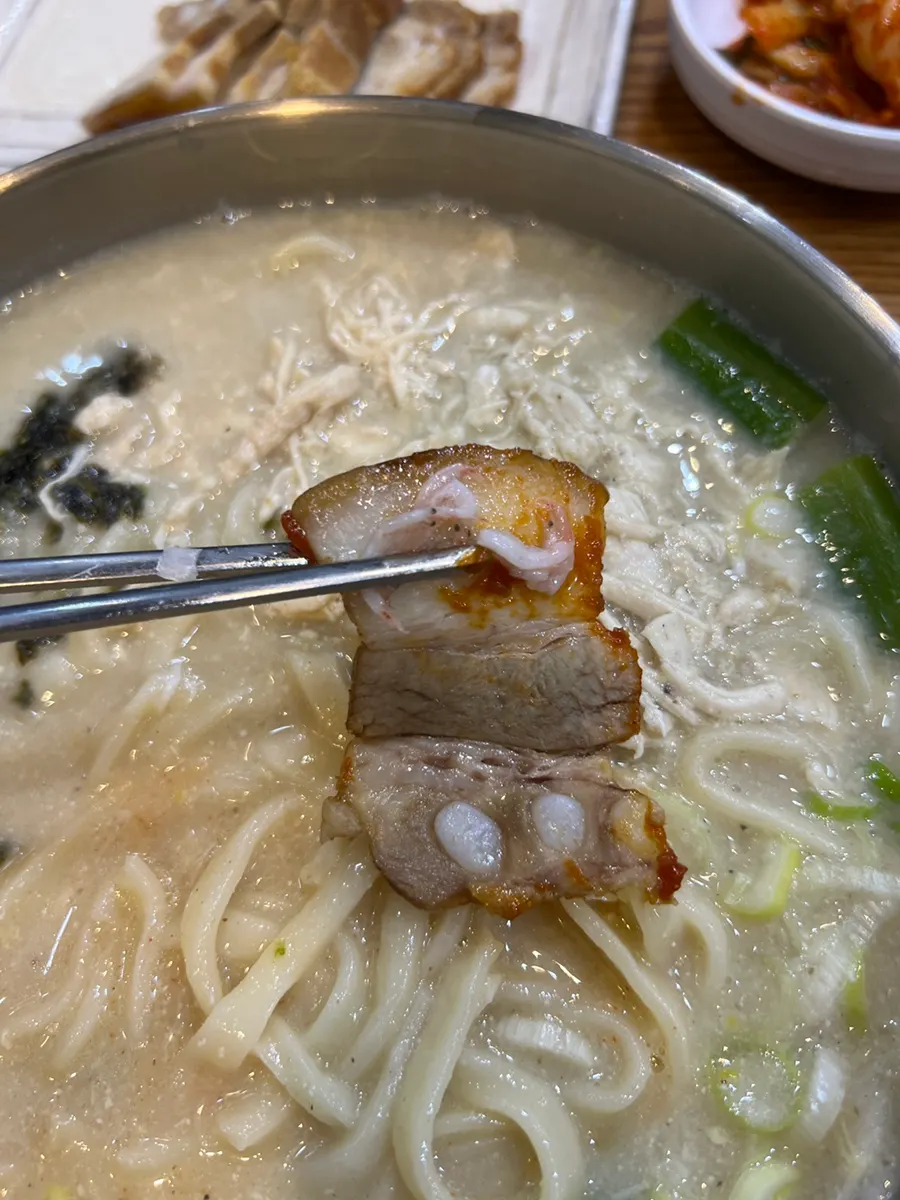 수육과 마늘 쌈장 조합