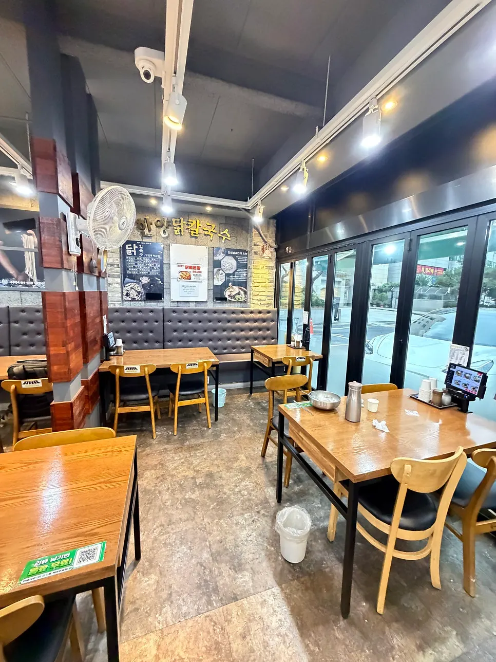 한양닭칼국수 매장 내부 안내