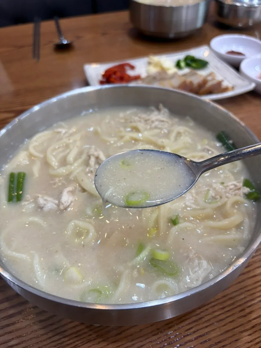 A generously sized bowl of dak kalguksu