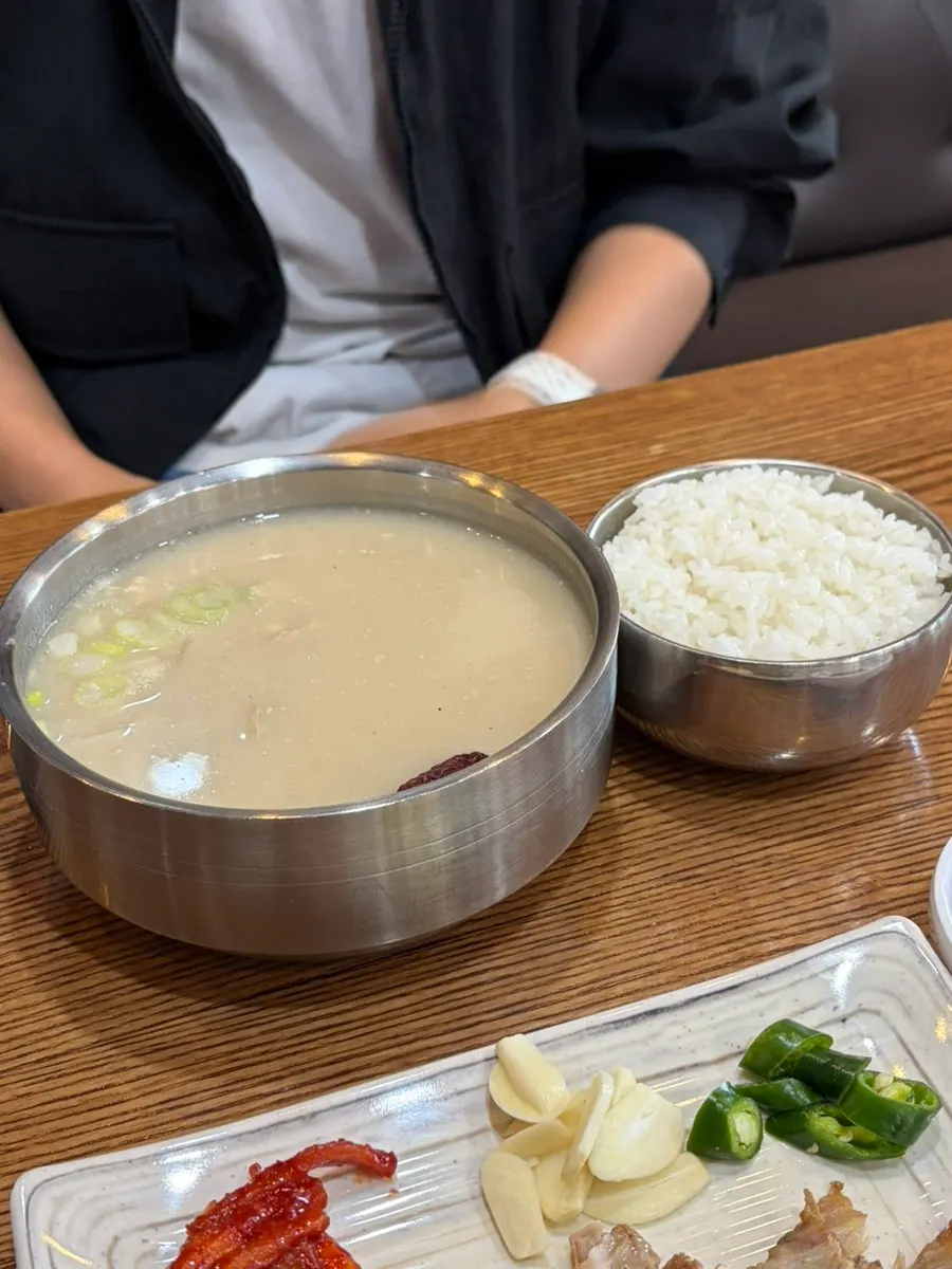 A bowl of richly brewed dak gomtang