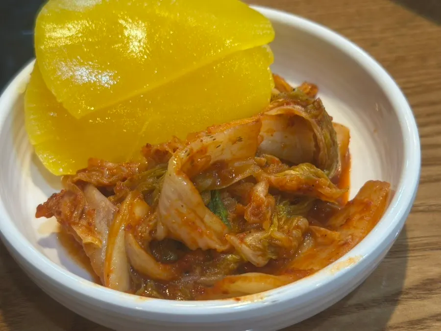 접시에 담긴 갈비만두