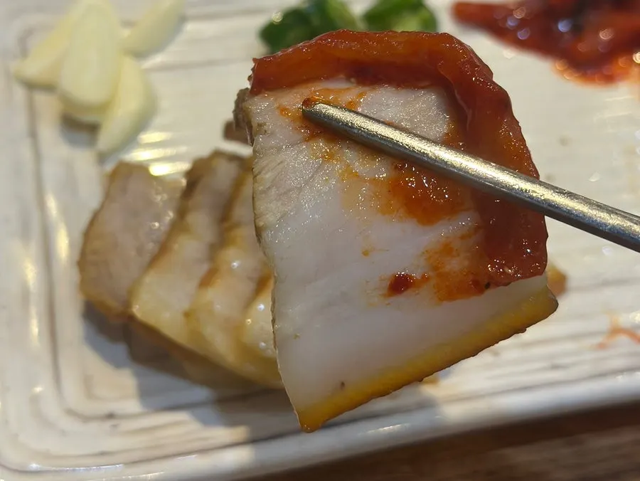 무말랭이와 함께 나온 한방수육 세트