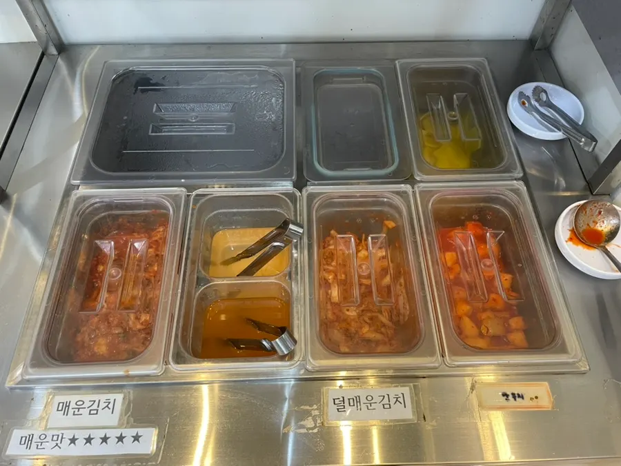 Self-bar with kimchi and pickled radish