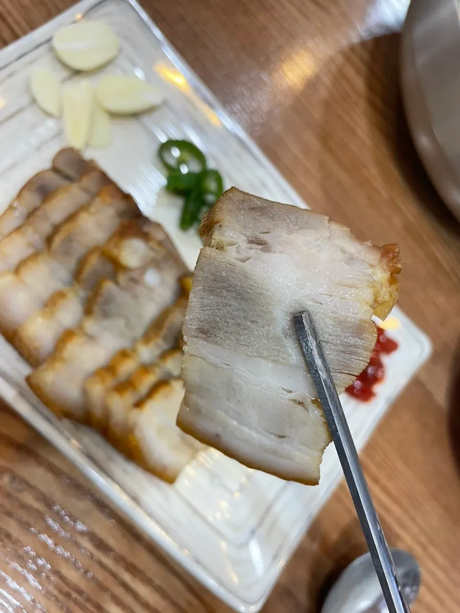 A glossy plate of mini suyuk