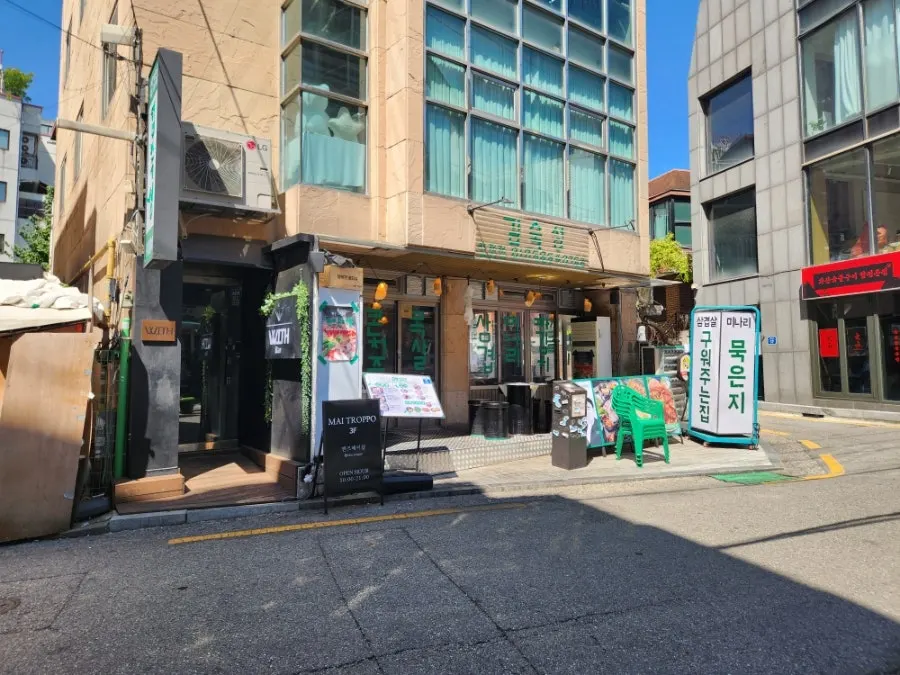 Retro and relaxed atmosphere at Gim Sukseong