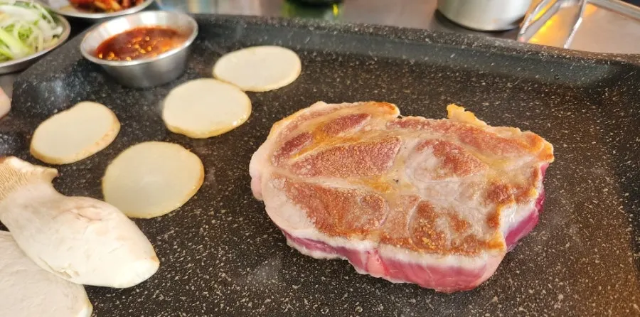 Special pork neck with side dishes