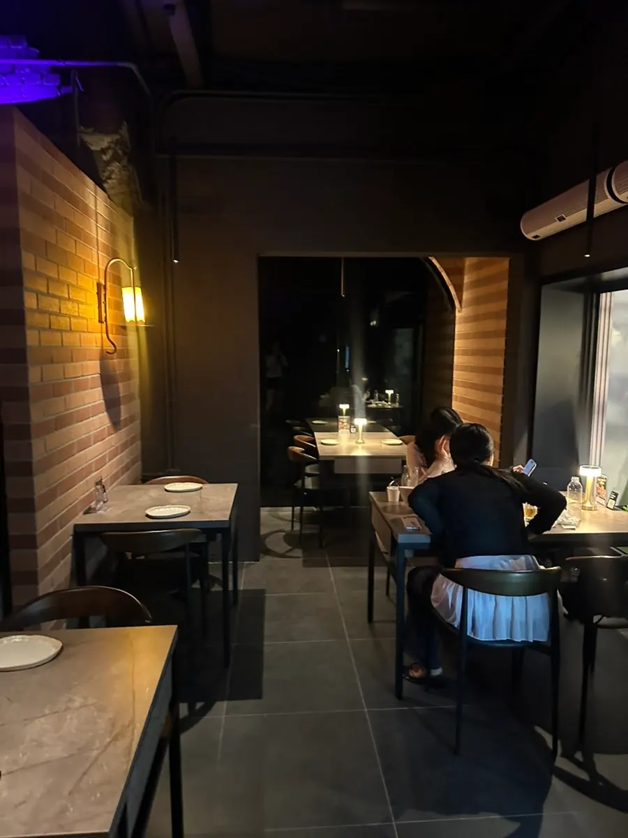 Indoor tables at Titan Hapjeong